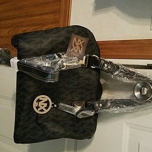 Noble Exchange purse
